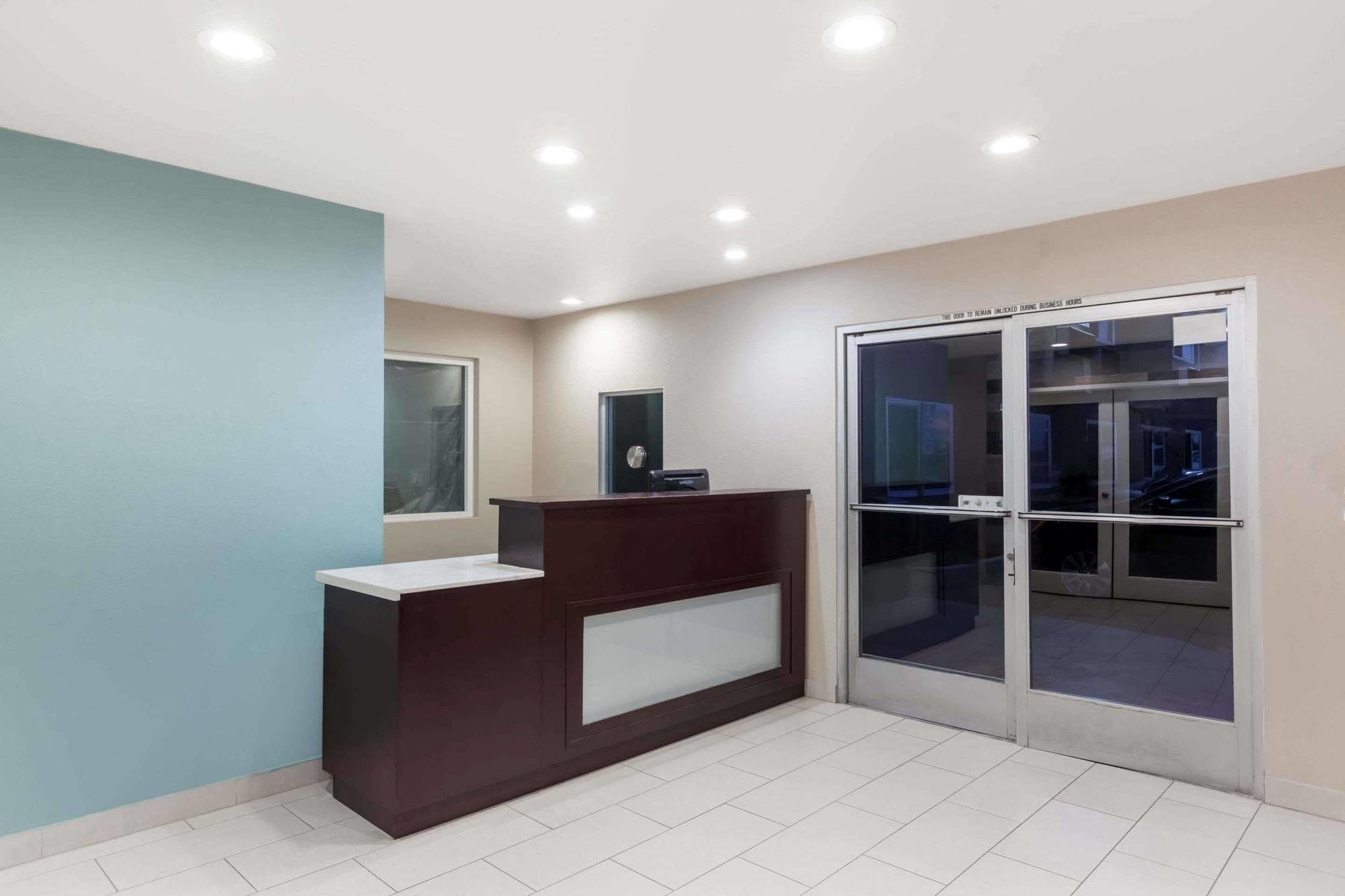 Super 8 By Wyndham San Diego/imperial Motel San Diego